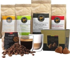 Highlands Gold - Koffiebonen Proefpakket - Koffie Cadeaupakket - 100% Arabica - Single Origin - 4 Soorten Koffie, Ambachtelijke Truffels En 2 Luxe Glazen